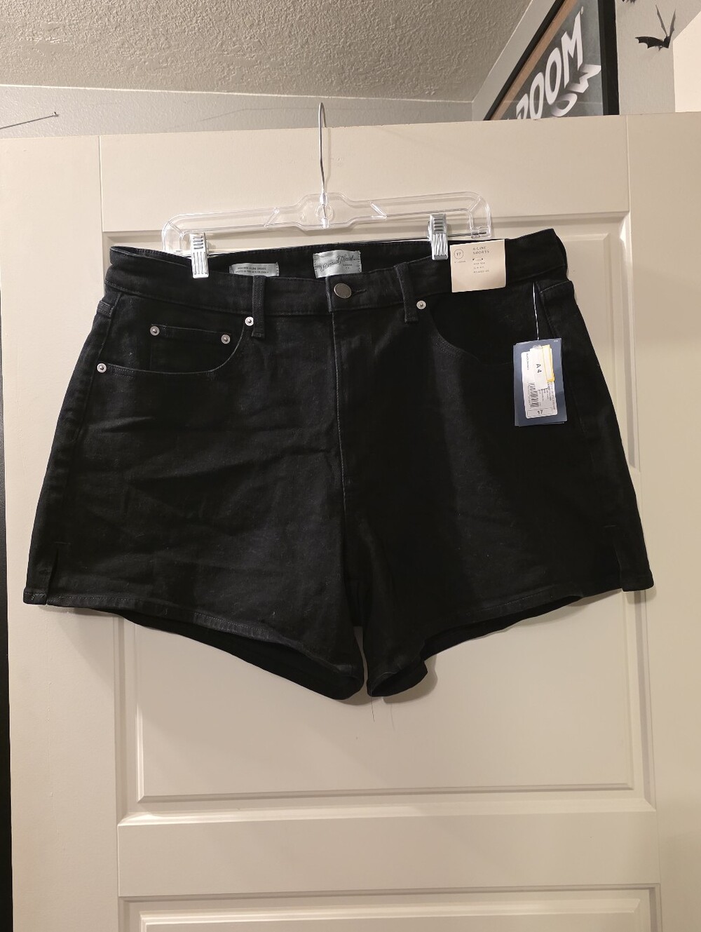 Black Women's Classic High-Rise A-Line Shorts Size 17